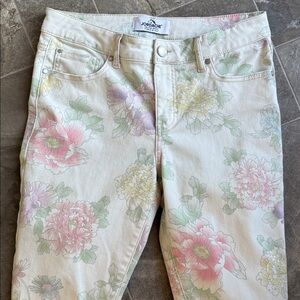 Jordache size 8 Pastel Floral mid rise, Skinny Jeans like new